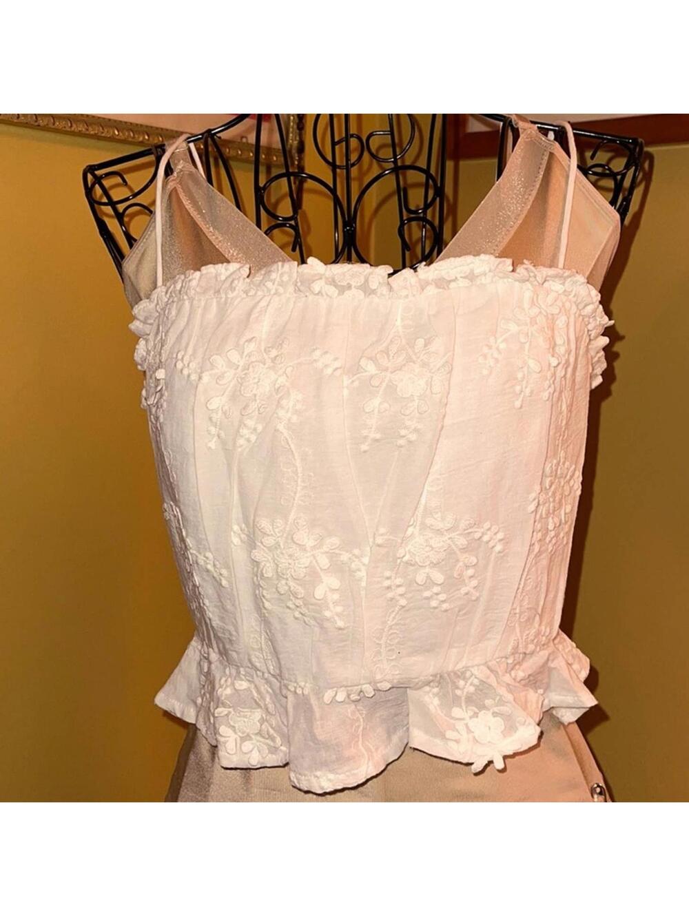 White camisole w embroidery NWOT 2
